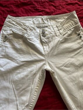 Wallflower Women's White Stretch Jeans - Classic Mid-Rise